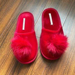 NWOT Victorias Secret Fuzzy Pom Pom Slippers House Shoes